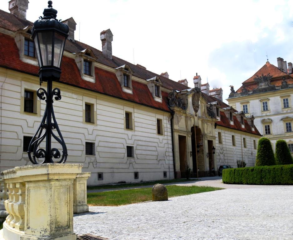 Hotel Hubertus Valtice Buitenkant foto