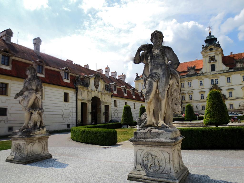 Hotel Hubertus Valtice Buitenkant foto