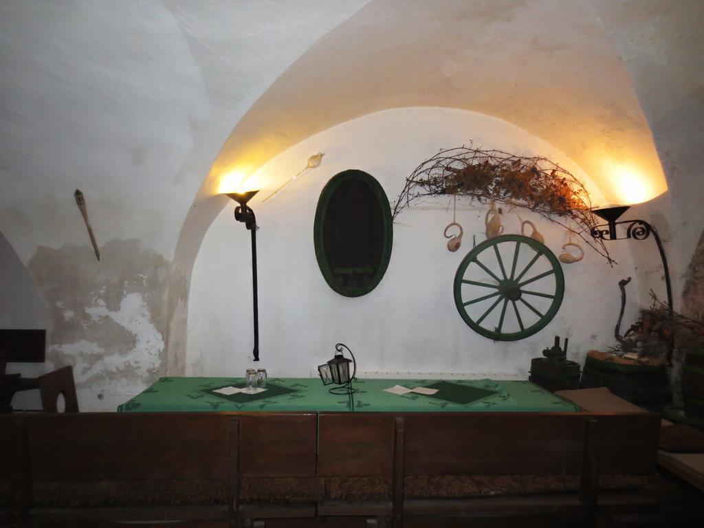 Hotel Hubertus Valtice Buitenkant foto