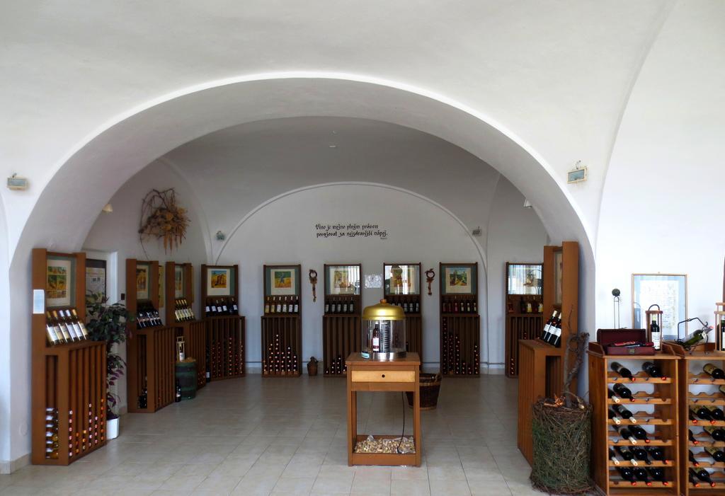 Hotel Hubertus Valtice Buitenkant foto
