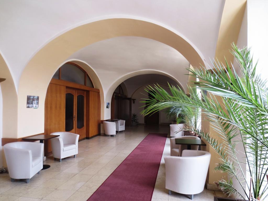 Hotel Hubertus Valtice Buitenkant foto