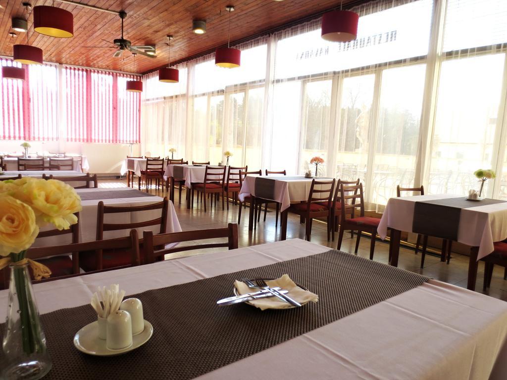 Hotel Hubertus Valtice Buitenkant foto