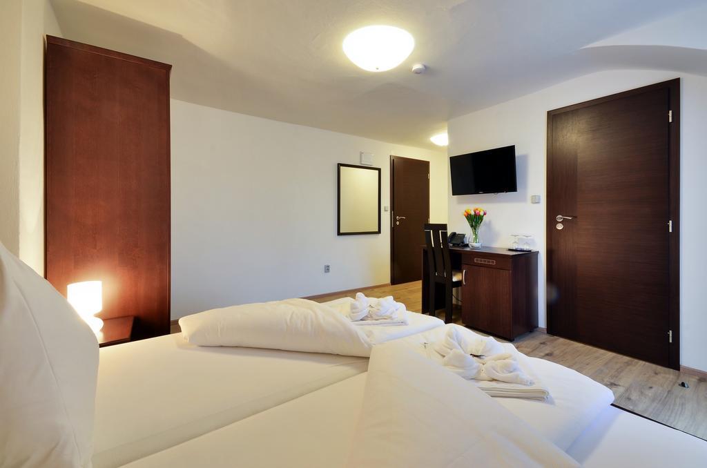 Hotel Hubertus Valtice Buitenkant foto