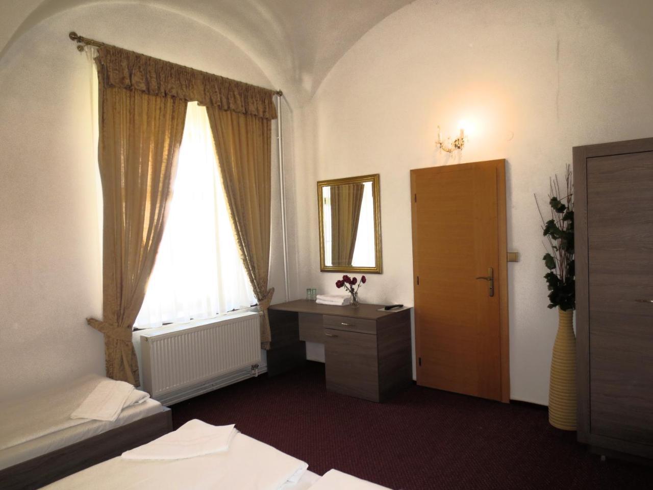 Hotel Hubertus Valtice Buitenkant foto