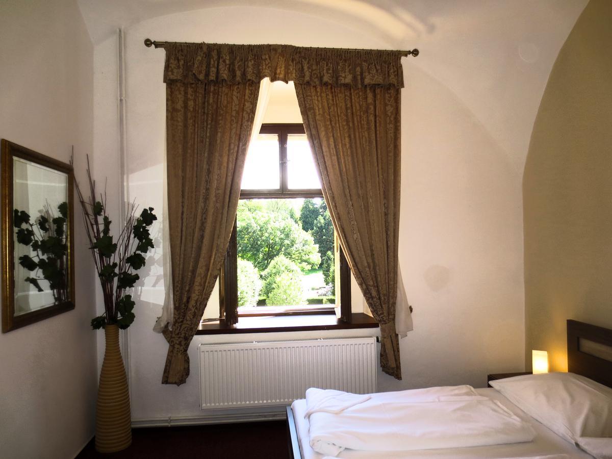 Hotel Hubertus Valtice Buitenkant foto