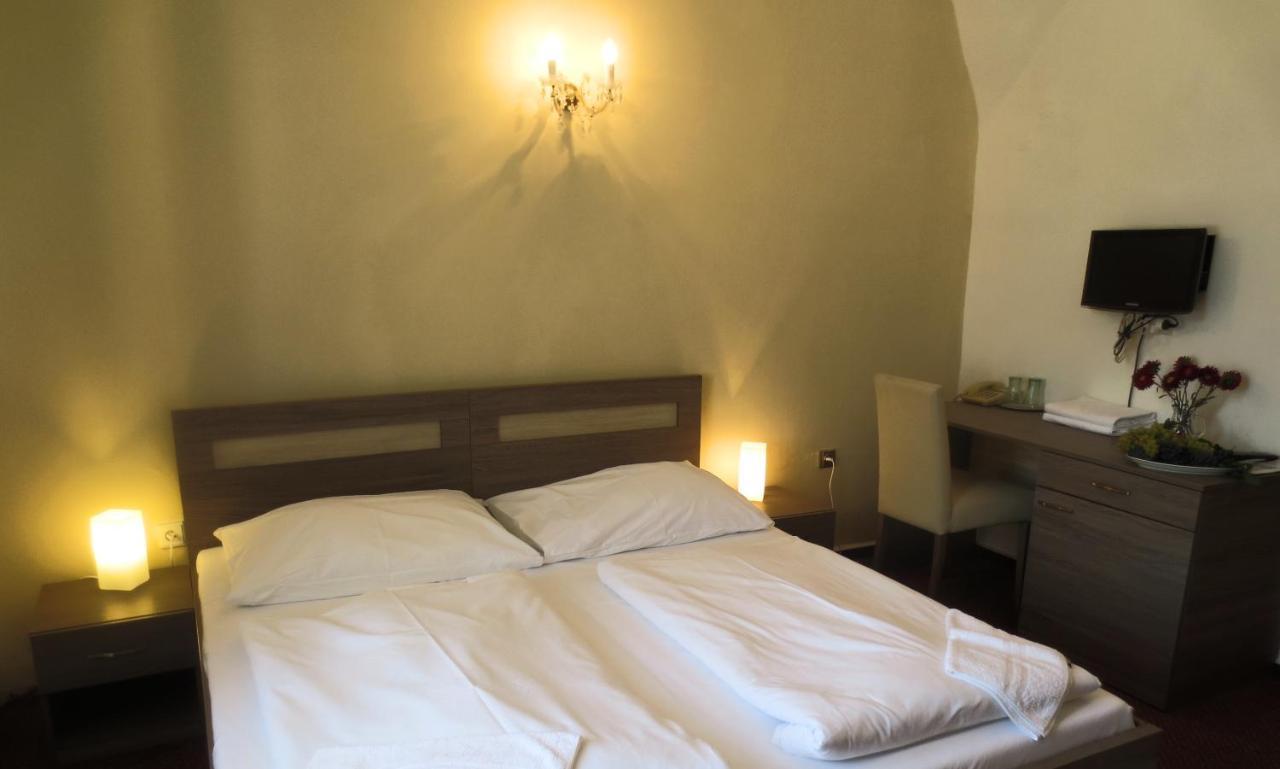 Hotel Hubertus Valtice Buitenkant foto